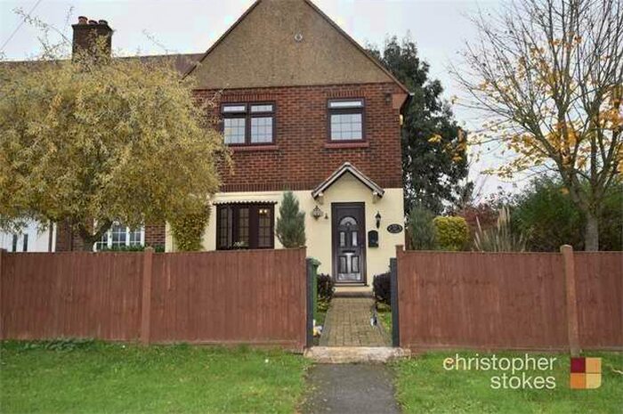 3 Bedroom Semi-Detached House To Rent In Hammondstreet Road, Cheshunt, Hertfordshire, EN7