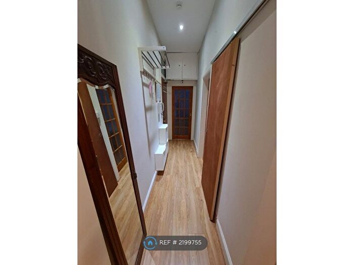 2 Bedroom Flat To Rent In Tay Street, Edinburgh, EH11