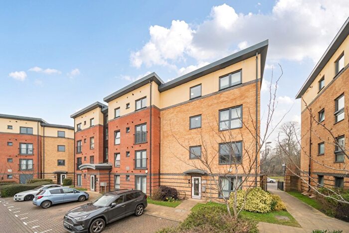2 Bedroom Flat To Rent In Raven Close, Watford, WD18