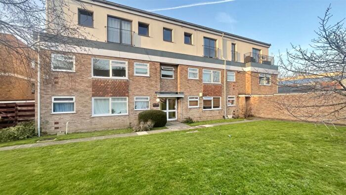 2 Bedroom Apartment To Rent In St. James Road, Sutton, SM1