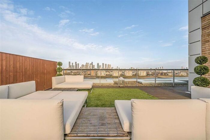 2 Bedroom Flat For Sale In Dowells Street, London, SE10