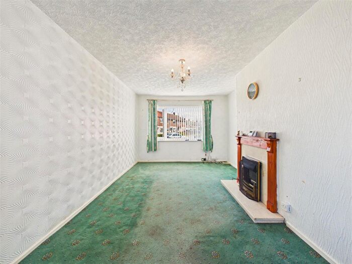 3 Bedroom End Of Terrace House For Sale In Danes Drive, Hessle, HU13