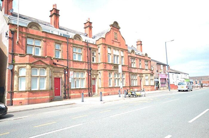 2 Bedroom Apartment To Rent In Constable House, - Stockport Road, Denton, Manchester, M34