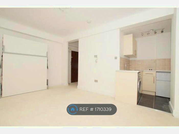 Studio To Rent In Du Cane Court, London, SW17