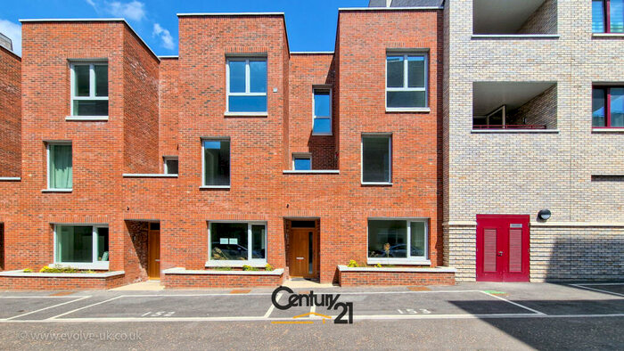 4 Bedroom Town House To Rent In Benson Street Barking, IG11