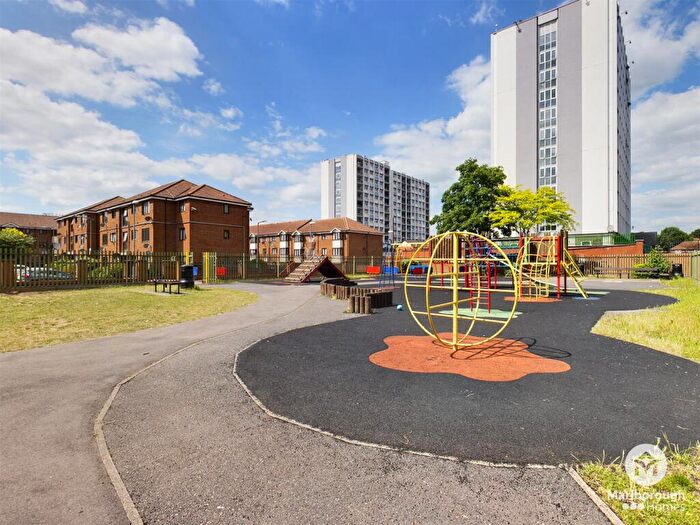 2 Bedroom Flat For Sale In Navestock Crescent, Woodford Green, IG8