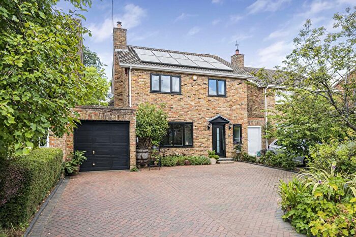 4 Bedroom Link Detached House For Sale In Vicarage Gardens, Potten End, Berkhamsted, HP4