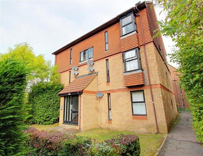 1 Bedroom Flat To Rent In Alexander Close, New Barnet, EN4