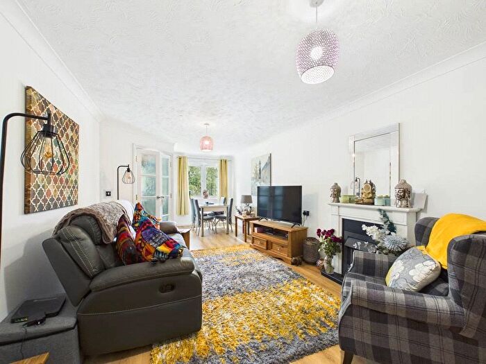 1 Bedroom Flat For Sale In New Station Road, Fishponds, Bristol, BS16