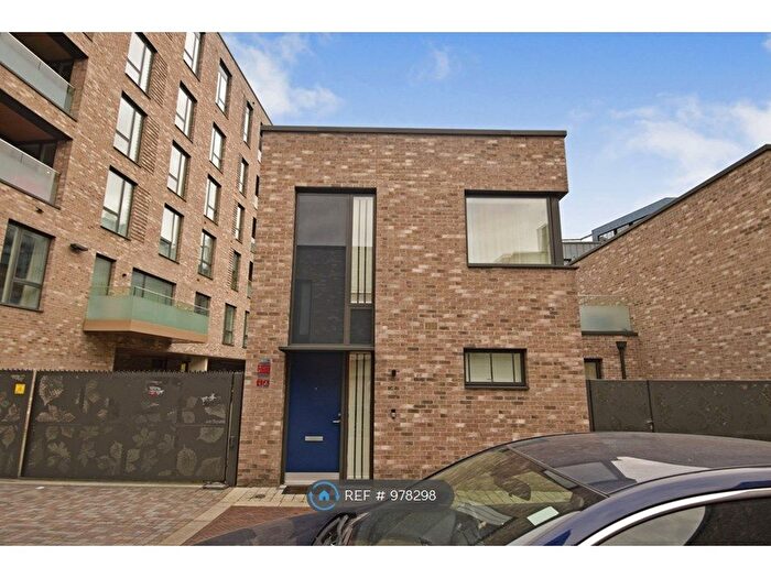 3 Bedroom Detached House To Rent In Gilroy Street, London, SE10