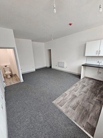 1 Bedroom Flat To Rent In Market Street, Heckmondwike, WF16