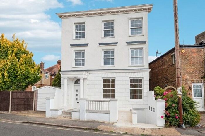 6 Bedroom Detached House For Sale In Grove Road, Uxbridge, UB8