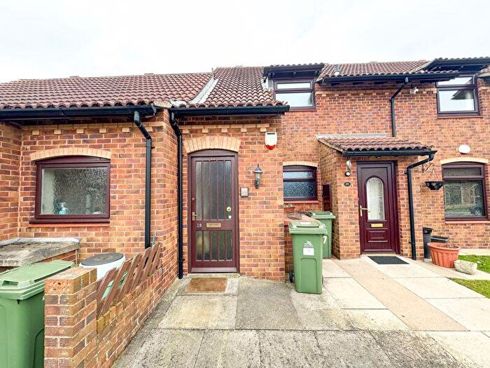2 Bedroom Flat For Sale In Queens Court, Grimsby, DN34