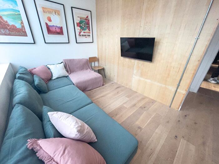 6 Bedroom Flat To Rent In Kempston Street, L3