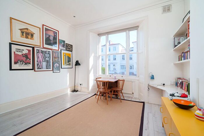 2 Bedroom Flat For Sale In Askew Road, London, W12