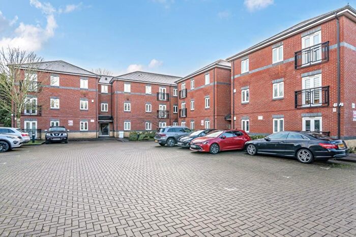 2 Bedroom Flat For Sale In Brasenose Driftway, Oxford, OX4