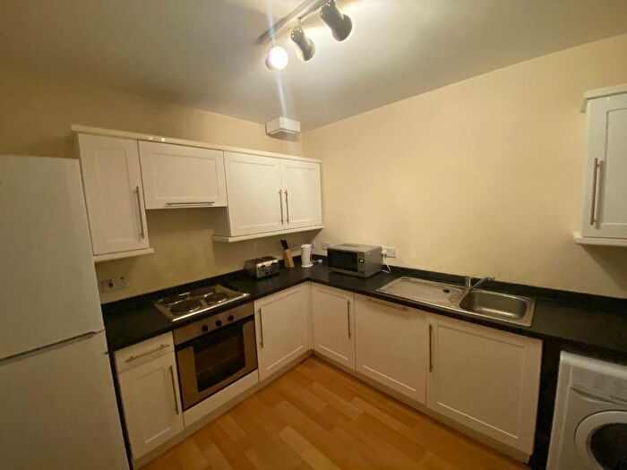 4 Bedroom Flat To Rent In Morrison Street, West End, Edinburgh, EH3