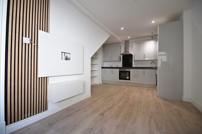 1 Bedroom Maisonette To Rent In Hoxton Street, London, N1