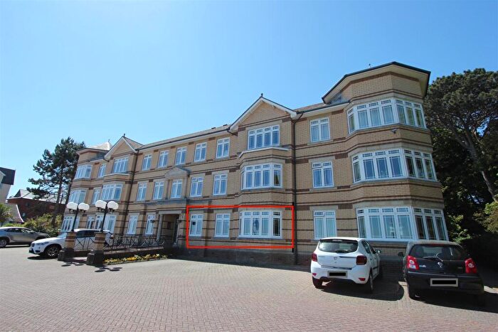 2 Bedroom Apartment To Rent In West Promenade, Rhos On Sea, Colwyn Bay, LL28