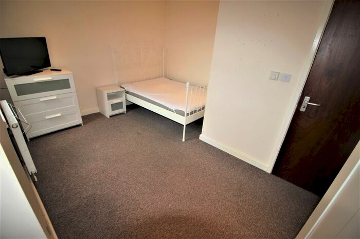 1 Bedroom Flat To Rent In One Bed Studio Flat To Let, All Bills Included, Albion Street, Town Centre, SN1