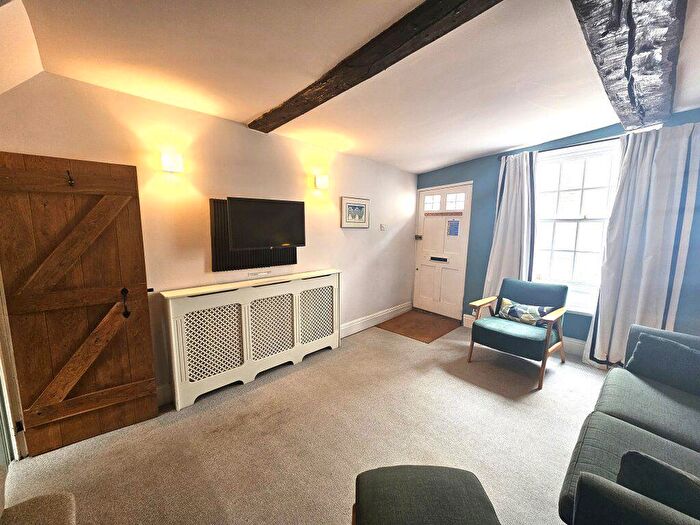 2 Bedroom Cottage To Rent In Coppin Street Deal, CT14