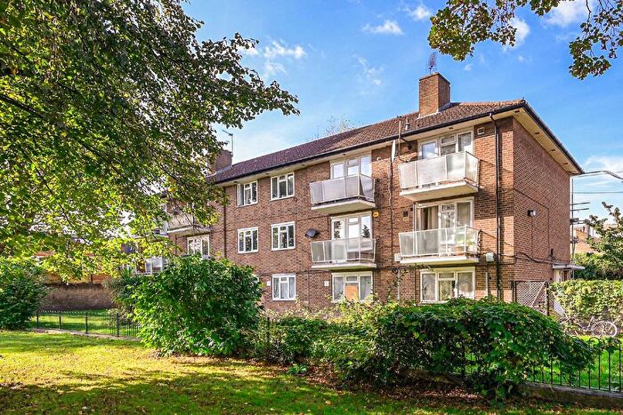 3 Bedroom Flat To Rent In Fulham Palace Road, Fulham, SW6