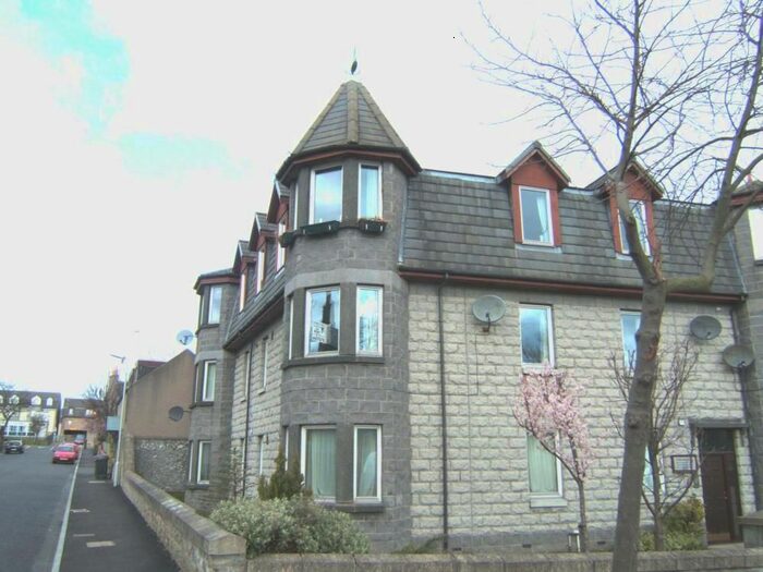 2 Bedroom Flat To Rent In Crathie Gardens West, Aberdeen, AB10
