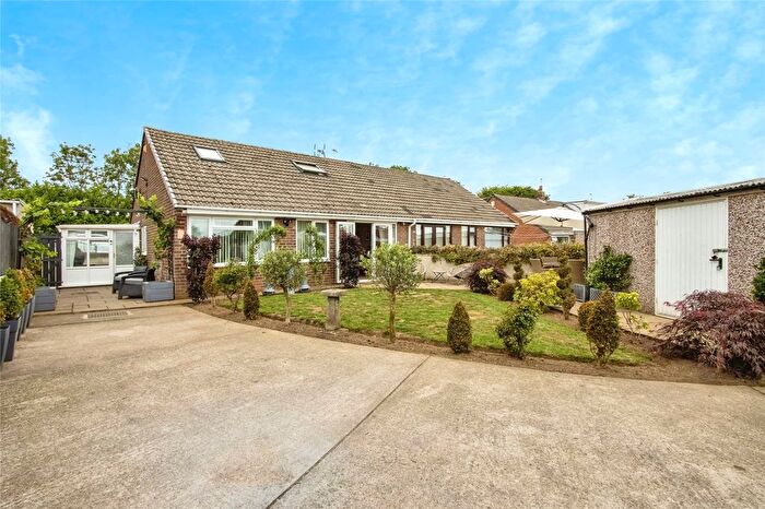 3 Bedroom Bungalow For Sale In Hollingthorpe Lane, Hall Green, Wakefield, West Yorkshire, WF4
