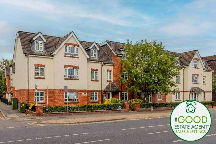 2 Bedroom Flat To Rent In Wilmslow Court, Wilmslow, SK9