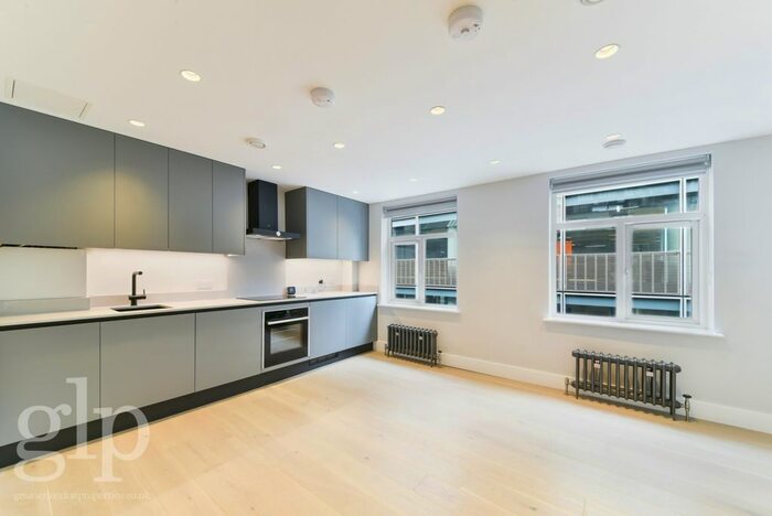 2 Bedroom Flat To Rent In Berwick Street, London, Greater London, W1F