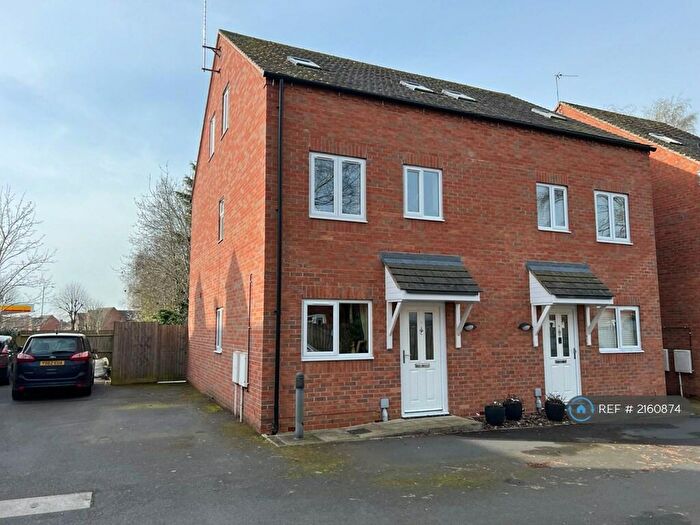 4 Bedroom Semi-Detached House To Rent In Iverley Close, Rugby, CV21