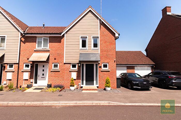 3 Bedroom End Of Terrace House To Rent In Benham Road, Basingstoke, RG24