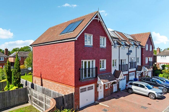 5 Bedroom Town House For Sale In Culverhouse Way, Chesham, Buckinghamshire, HP5