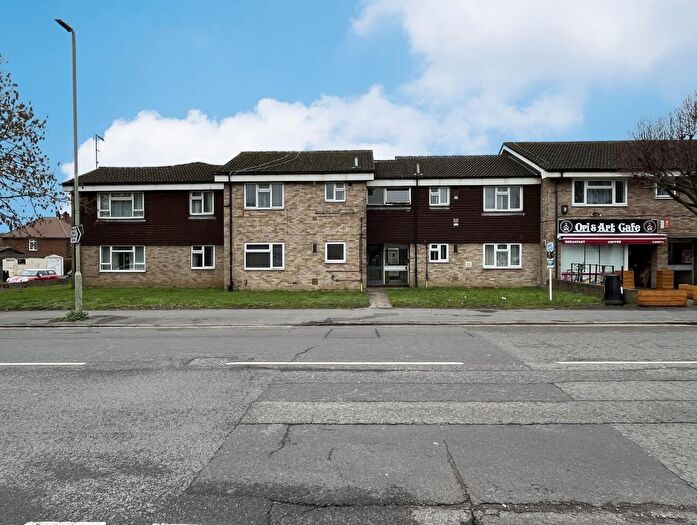 1 Bedroom Flat For Sale In Kingston Road, Leatherhead, Surrey, KT22