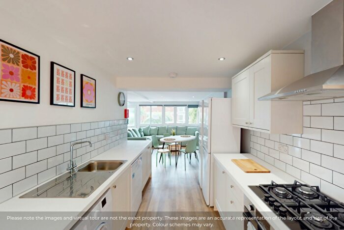 6 Bedroom House To Rent In Yew Tree Close, EX4