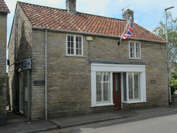 1 Bedroom Flat To Rent In West Street, Somerton, TA11