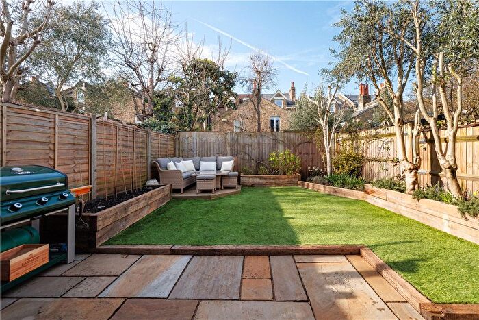 2 Bedroom Flat For Sale In Birdhurst Road, London, SW18