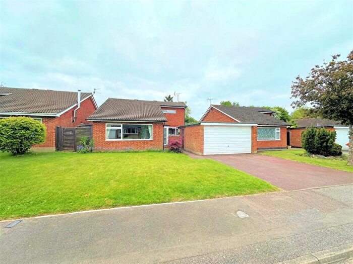 4 Bedroom Chalet For Sale In Irvine Drive, Stoke Mandeville, HP22