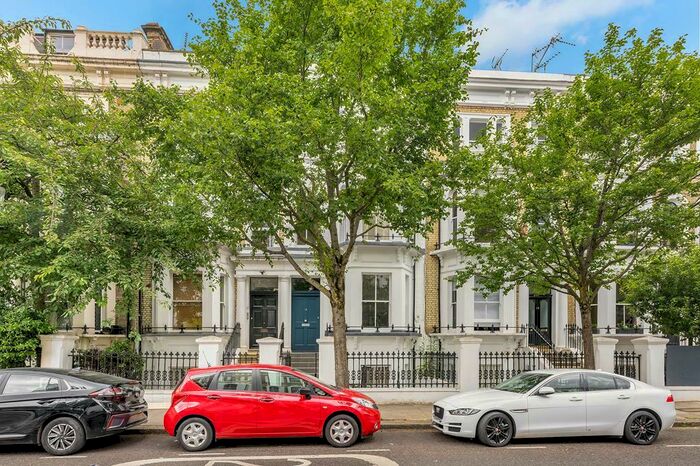 2 Bedroom Flat To Rent In Redcliffe Street, London, SW10