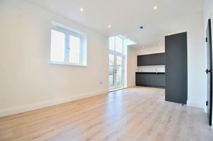 1 Bedroom Apartment To Rent In Lodge Lane, London, N12