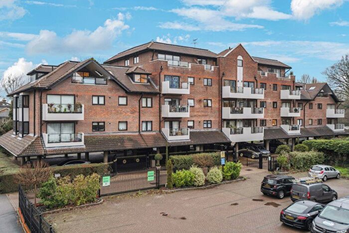 2 Bedroom Penthouse For Sale In Maidenhead River Area, Luxury Apartment, SL6
