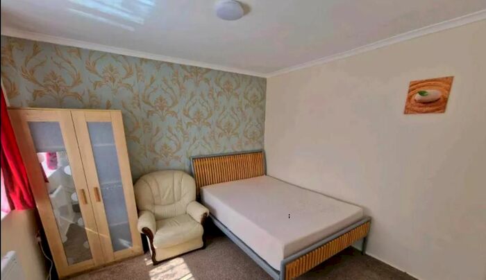 Studio To Rent In Marlowe Square, Mitcham, London, CR4