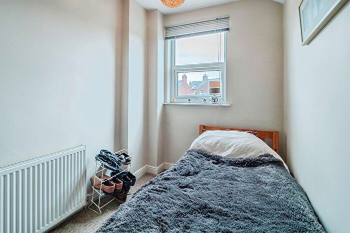 3 Bedroom Terraced House For Sale In Corporation Road, Leicester, LE4