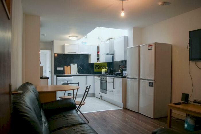 6 Bedroom Terraced House To Rent In Dawlish Road - Bath Student Property, B29