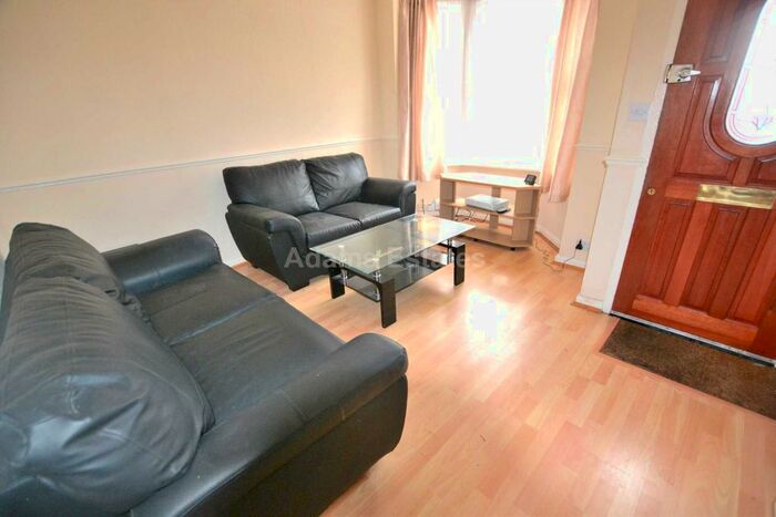 3 Bedroom Terraced House To Rent In Amhurst Road, Earley, RG6