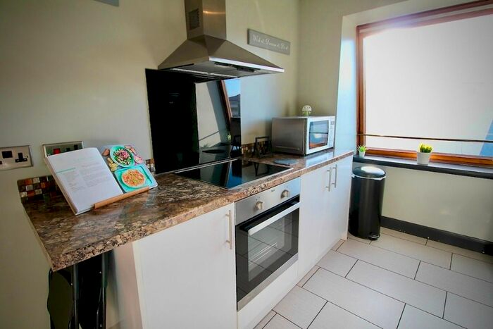 2 Bedroom Flat To Rent In Caledonian Crescent, Dalry, Edinburgh, EH11