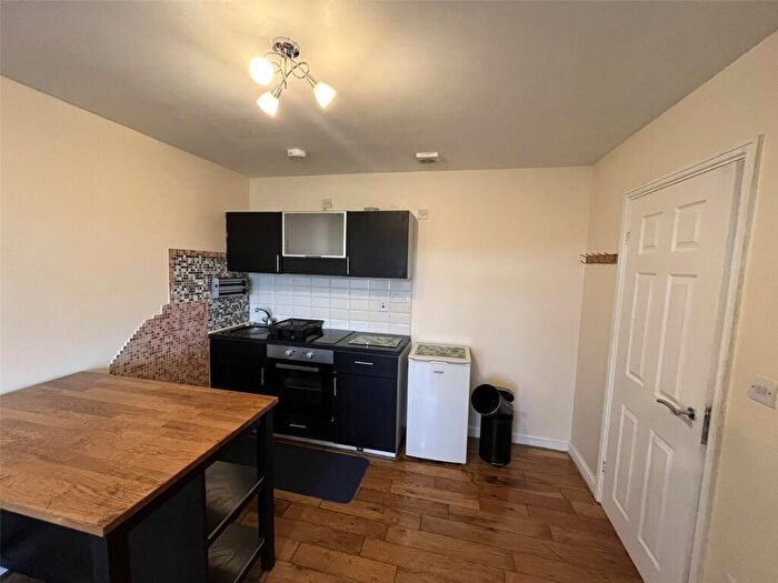 1 Bedroom Apartment For Sale In Weavers Brook, Ovenden, Halifax, HX2