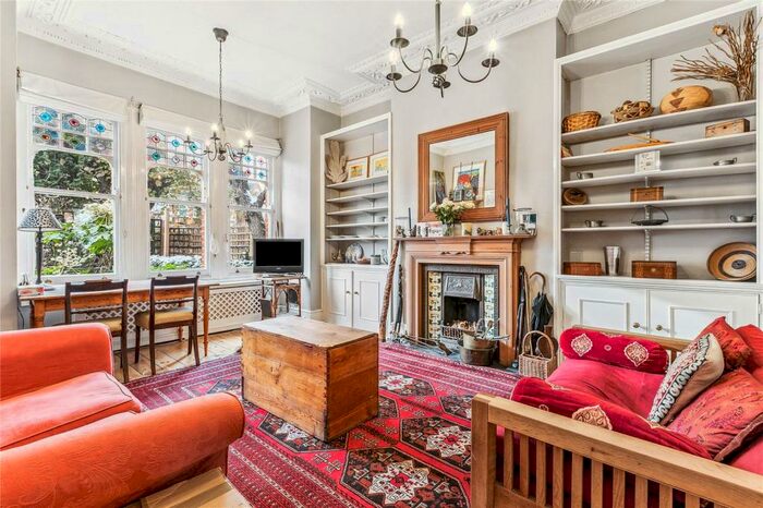 3 Bedroom Apartment To Rent In Balham Park Road, London, SW12