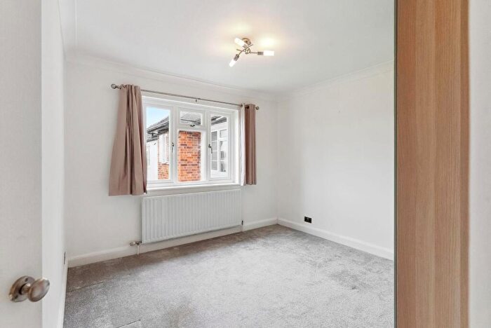 2 Bedroom Apartment To Rent In Alberta Avenue, Cheam, SM1