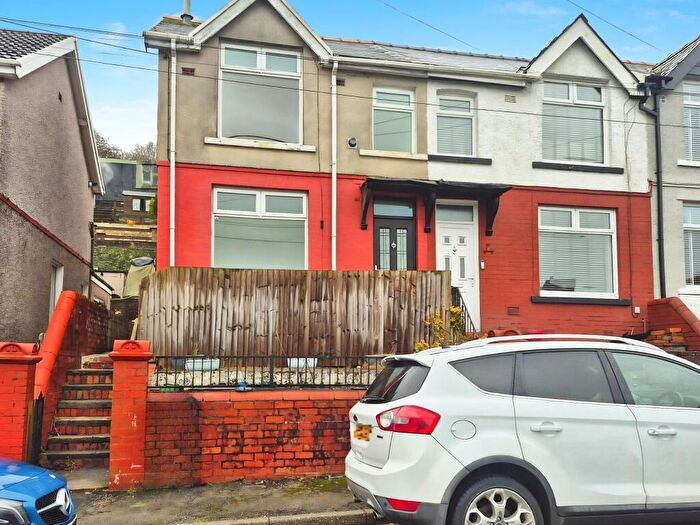 3 Bedroom End Of Terrace House To Rent In Eastville Rd, Glynebwy, NP23